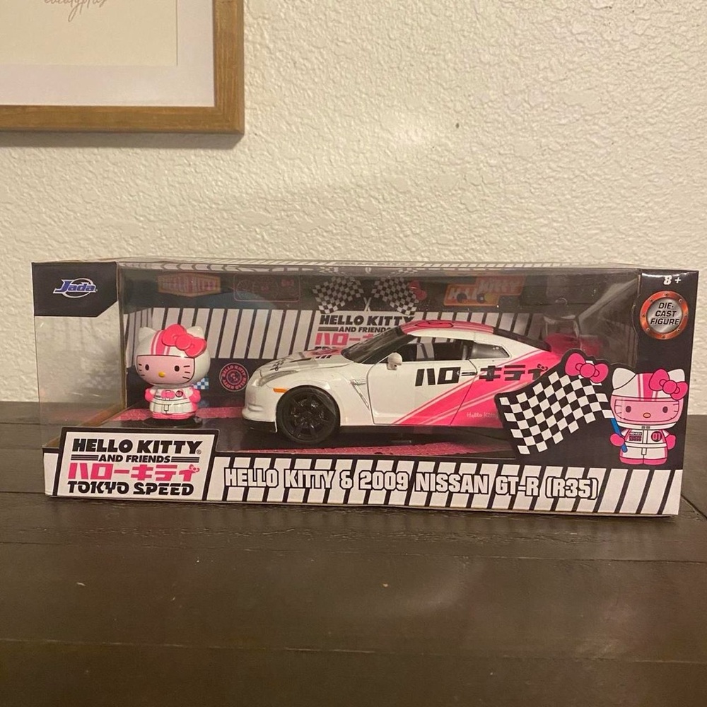 Hello Kitty Nissan GT-R Toy Car - Pink and White